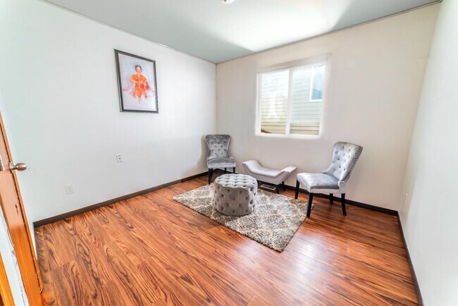 Building Photo - Lynnwood Home