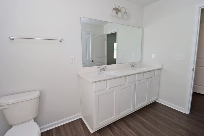 Building Photo - Beautiful Home in PRIME Lexington location!