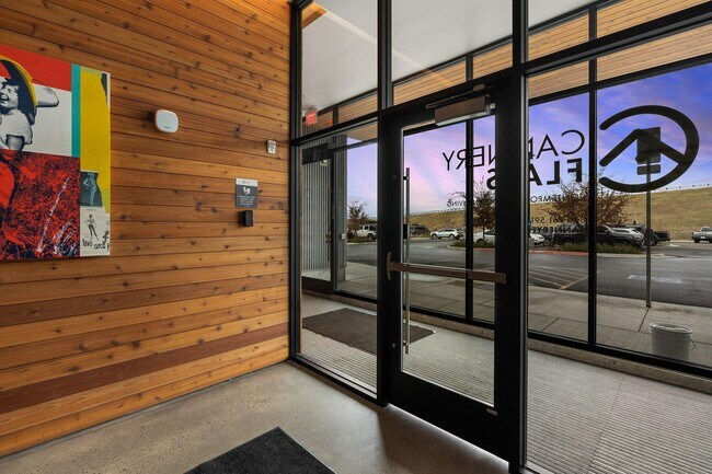 Building Photo - 221 E Oak St