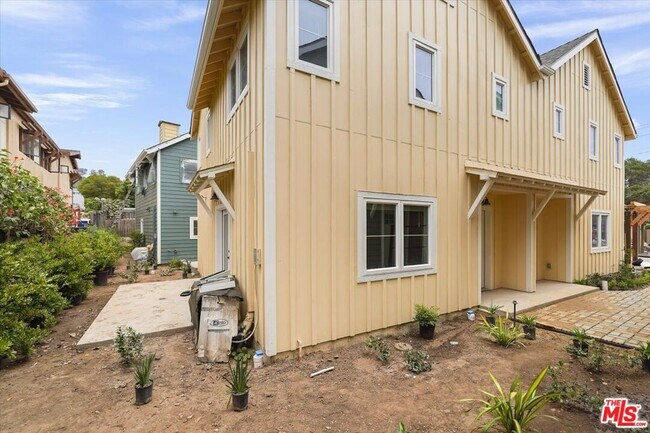 Building Photo - 1317 Punta Gorda St