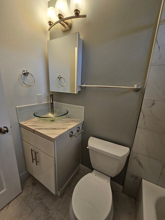 Building Photo - Sunny and Bright Newly Constructed 3-bedroom Home