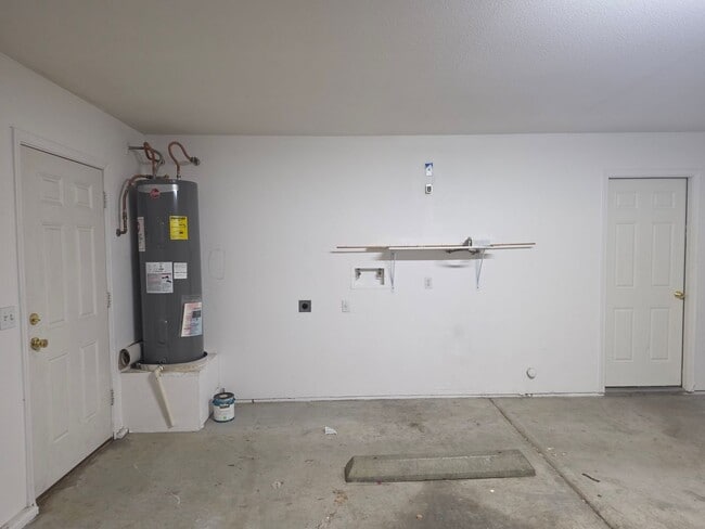 Building Photo - 3 Bed/2 bath home located in desirable Holiday Shores, Bullhead City AZ.