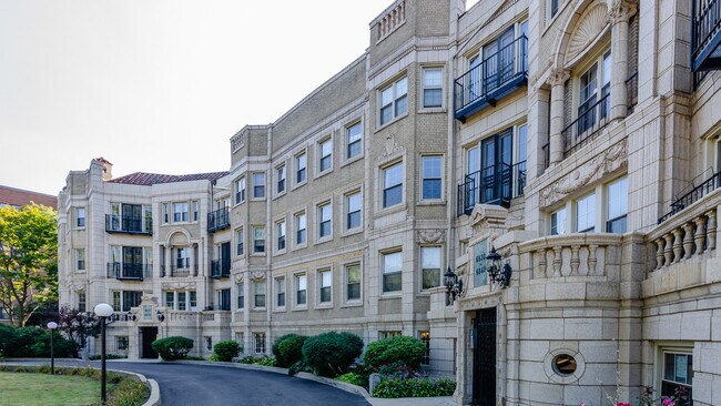 Building Photo - 6838 S South Shore Dr