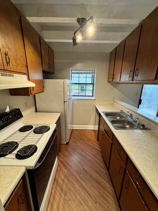 Building Photo - 1219 Stone Greene St