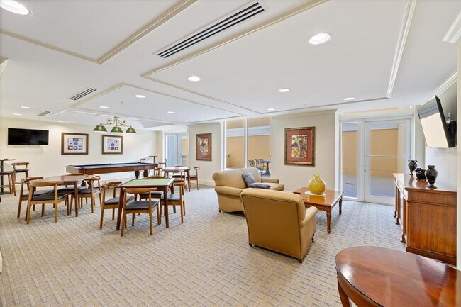 Building Photo - 800 N Tamiami Trl