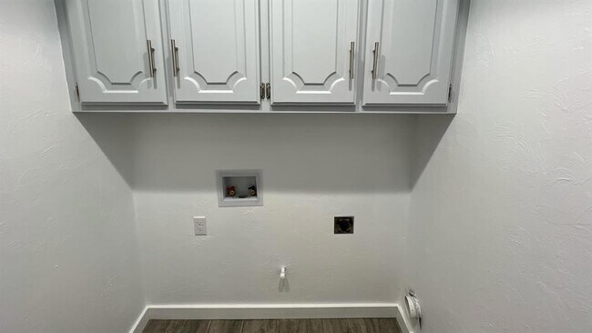 Building Photo - 12510 Maple Ridge Rd
