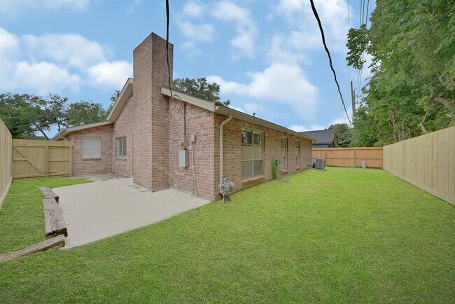 Building Photo - 13806 Burgoyne Rd