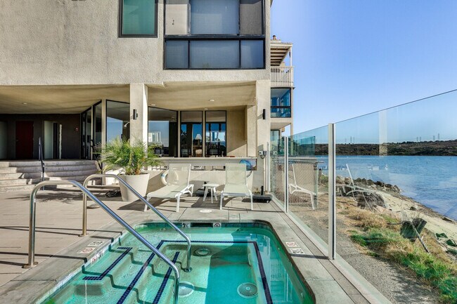 Building Photo - 4513 Cove Dr