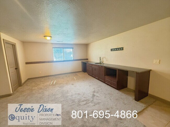 Building Photo - 5725 Brook Cir