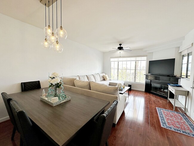 Building Photo - FULLY FURNISHED 1 BEDROOM CONDO IN GATED C...