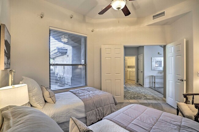 Building Photo - 15240 N Clubgate Dr