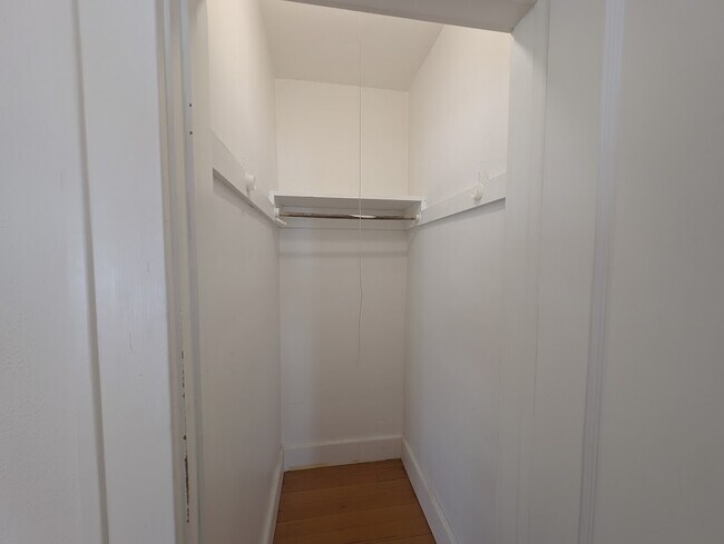 Building Photo - 105 Helen St