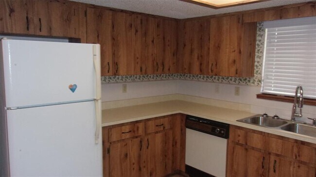 Building Photo - 10015 SW 90th Ct