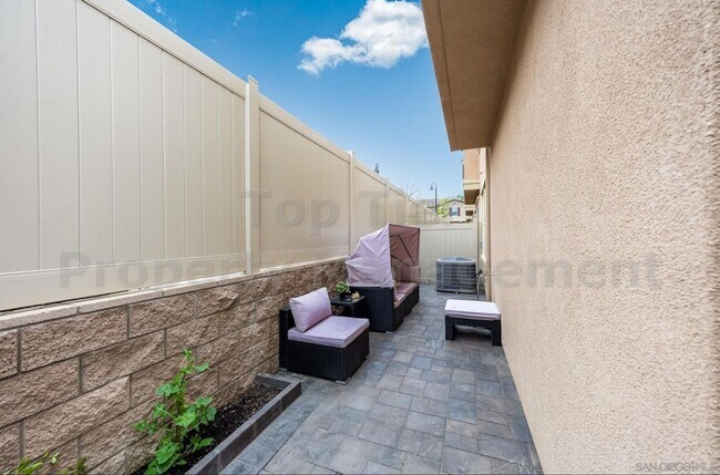 Building Photo - 506 Longmeadow St