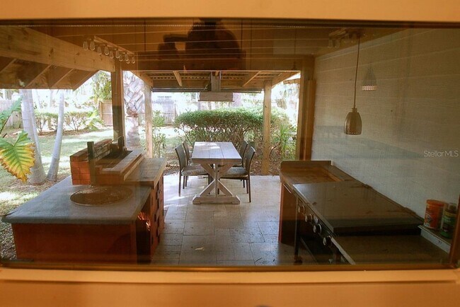 Building Photo - 468 Limewood Ave