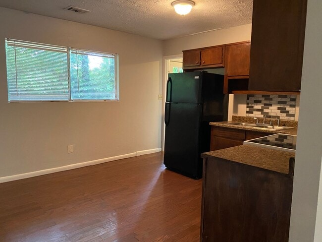 Building Photo - Adorable 3 Bed Ranch Home