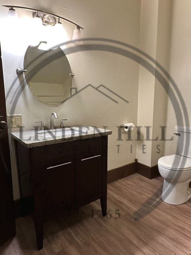 Building Photo - One Bedroom Apartment - All Utilities Paid
