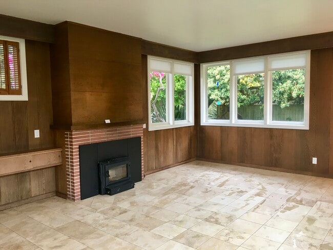 Building Photo - 1844 Heather Ln