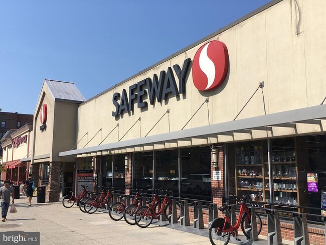 Building Photo - 2301 Champlain St NW