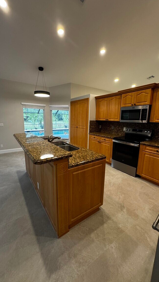 Building Photo - 11822 Island Lakes Ln