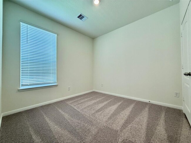 Building Photo - 18227 Dahlia Dale Dr