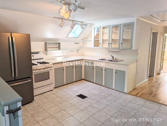 Building Photo - 54 Penobscot St