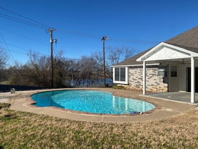 Building Photo - PRIVATE POOL PERFECT FOR A TEXAS SUMMER!