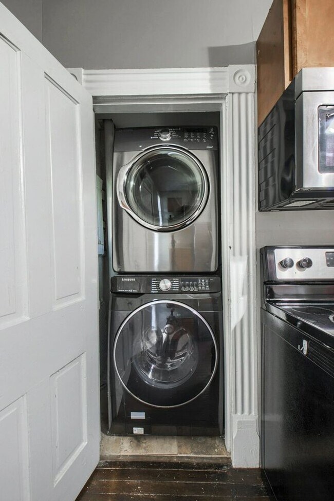 Building Photo - 226-228-228 Wilber Ave