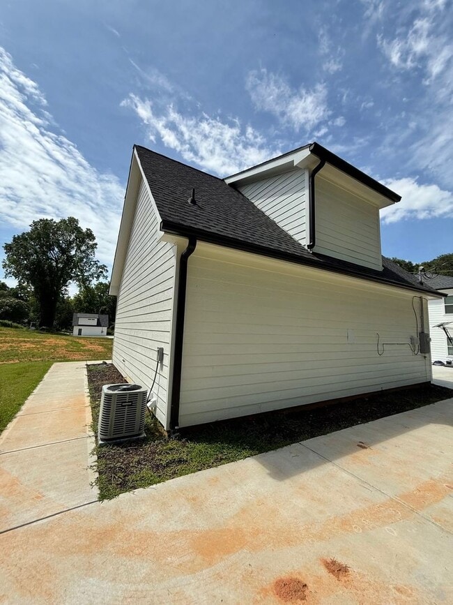 Building Photo - NEW CONSTRUCTION STUDIO APARTMENT PRE-LEAS...