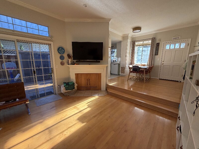 Building Photo - 558 N 3rd St