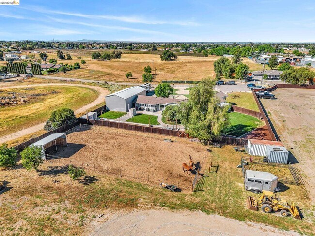 Building Photo - 59 Old Stagecoach Rd