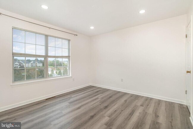 Building Photo - 6212 Spring Knoll Dr