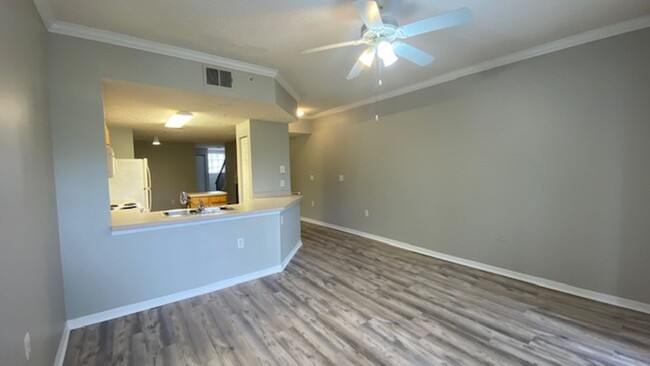 Building Photo - Gorgeous 1/1.5 Townhome in Las Palmas