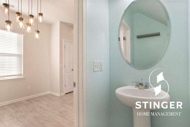 Building Photo - 71 Saluda Way