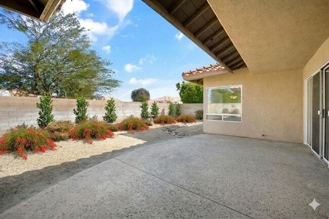 Building Photo - 40180 Eastwood Ln