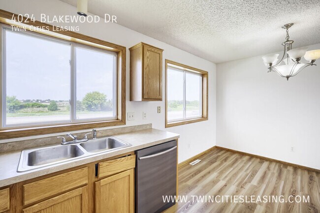 Building Photo - 4024 Blakewood Dr