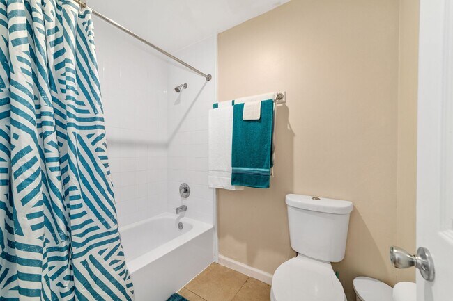 Building Photo - Haystacks Condo