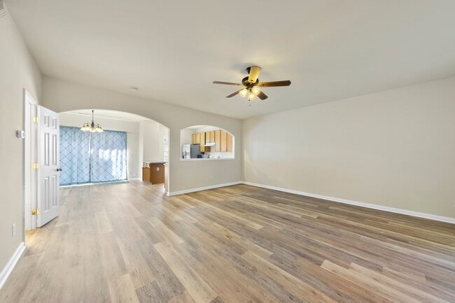 Building Photo - %16 Walnut Woods DR