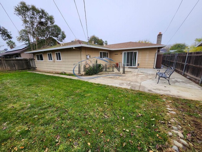 Building Photo - Cute 3 bedroom 2 bath