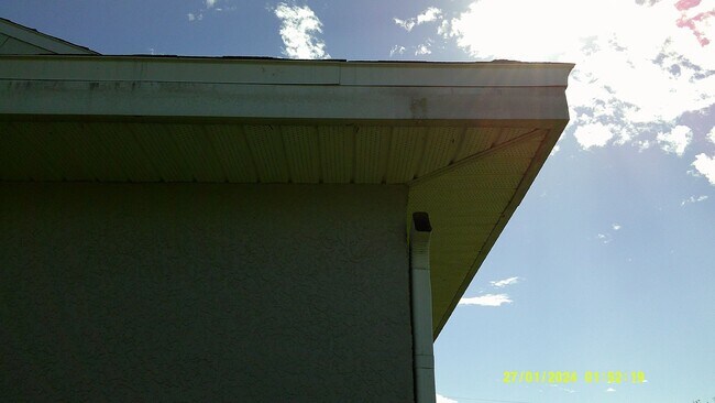 Building Photo - Available in April! Nice 3/2/2 Across From Jim Jeffers Park and Oasis North School