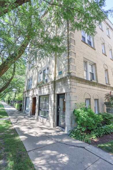 Building Photo - 4532 N Damen Ave