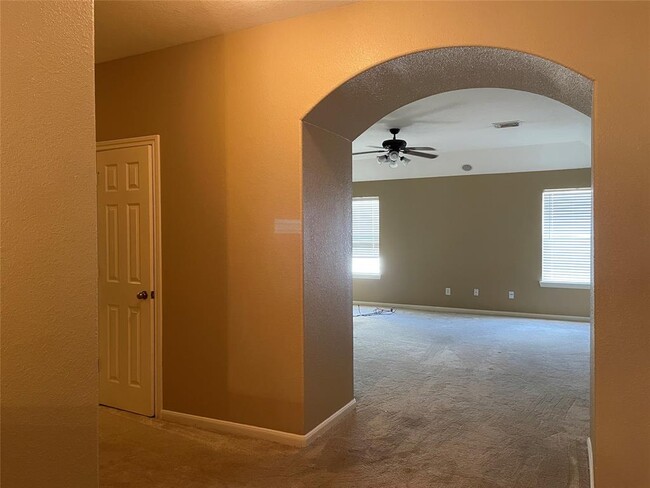 Building Photo - 2721 Hidden Landing Dr