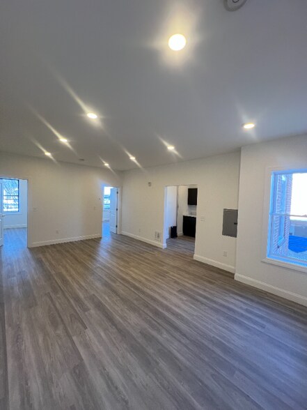 Building Photo - 559 Broadway