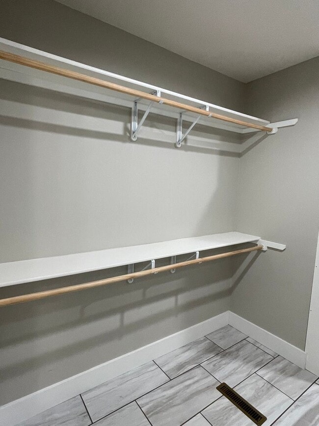 Building Photo - Built in 2020! 3 Bed 2 Bath w/ FENCE and UF Walk Out Basement