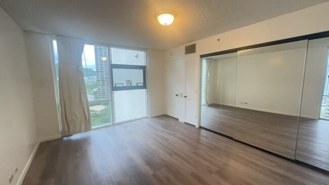 Building Photo - HONOLULU PARK PLACE - Newly Renovated Spacious 1 Bedroom, 1 Bathroom, 1 Parking & Lanai!