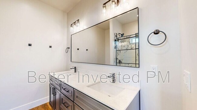 Building Photo - 4565 Brighton Dr
