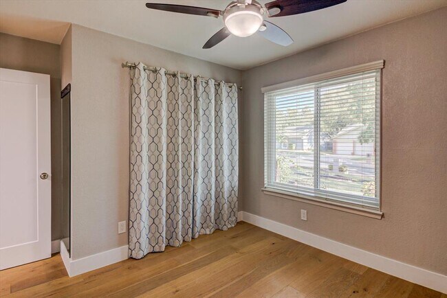 Building Photo - 2713 Bryonhall Dr