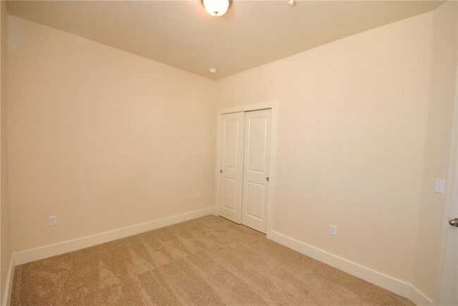 Building Photo - 2222 Creekside Ln