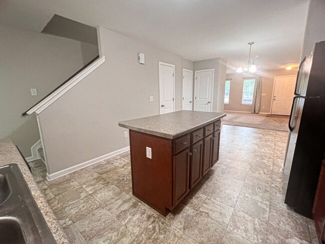 Building Photo - Lovely 2 bedroom 2 1/2 bathroom Townhome in Northeast Greensboro!