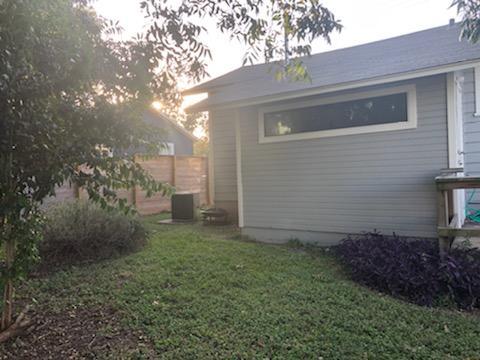 Building Photo - 6017 Sheridan Ave